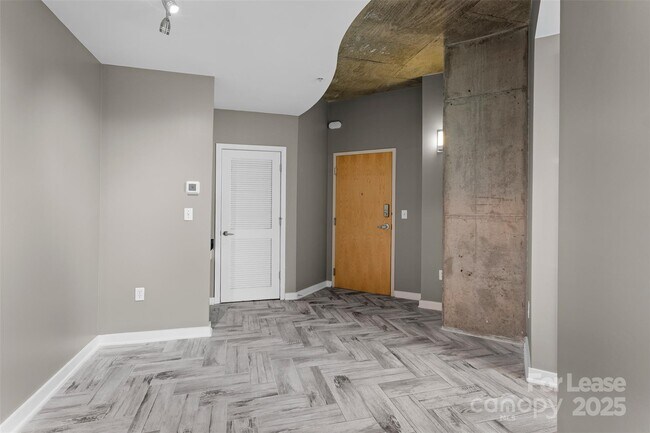 Foto del edificio - 210 N Church St