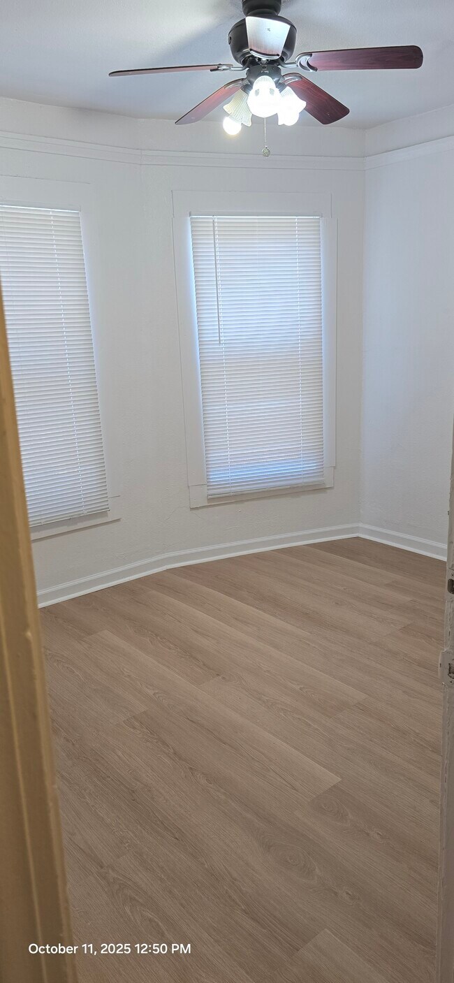 Sala de estar - 437 W 9th St