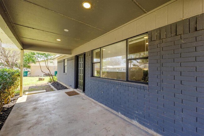 Foto del edificio - 1106 Hackberry Dr