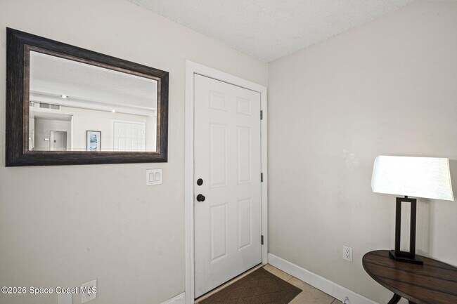 Foto del edificio - 1011 S Miramar Ave