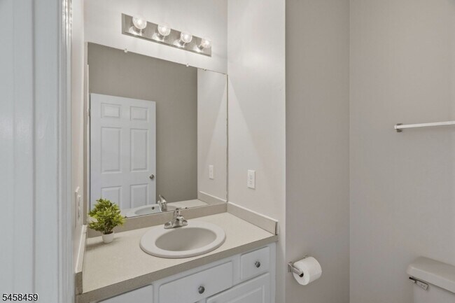 Building Photo - 13 Reins Ct