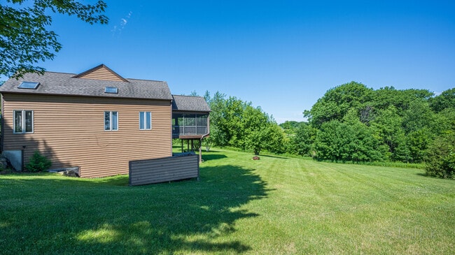Building Photo - 2 Partridge Ct