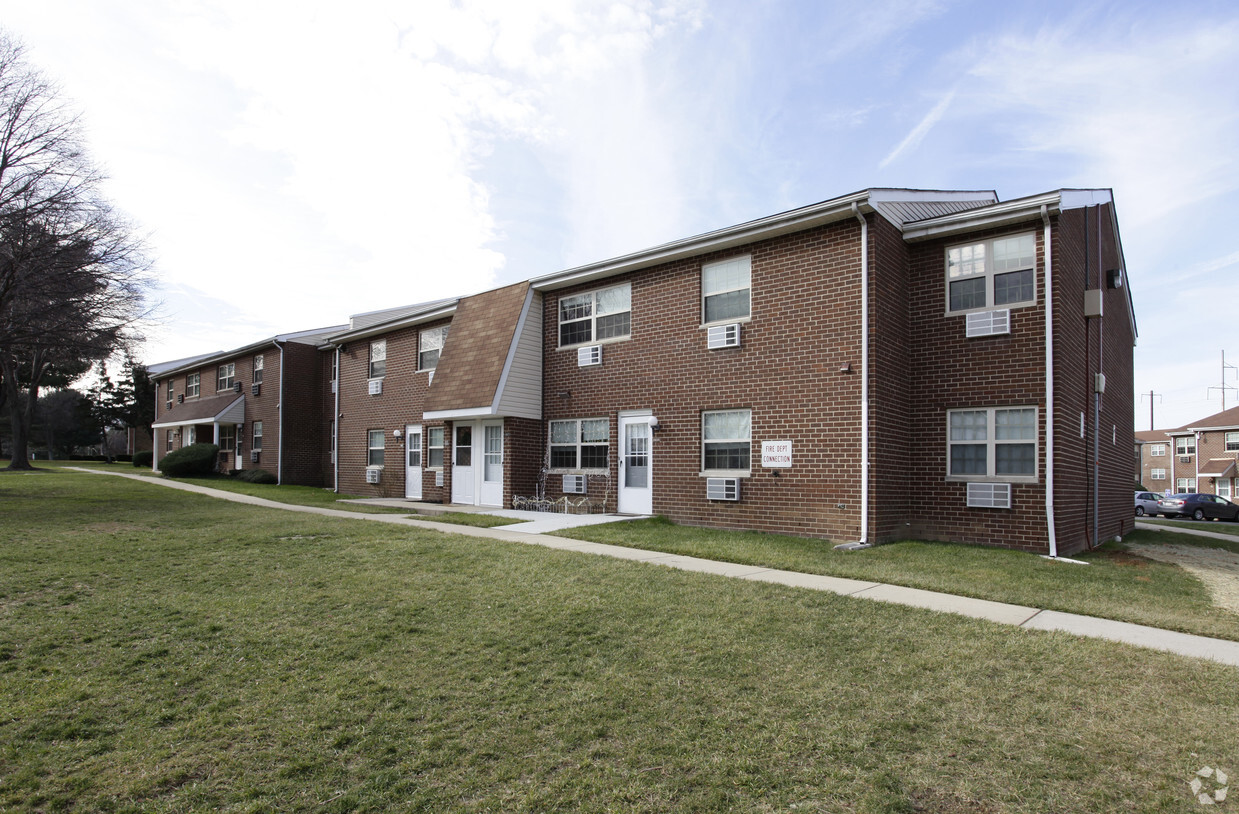 Foto del edificio - Carleton Court Apartments