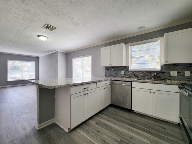 Foto del edificio - 2330 Cedar Dr