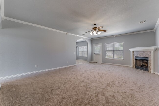 Building Photo - Bentonville Home!