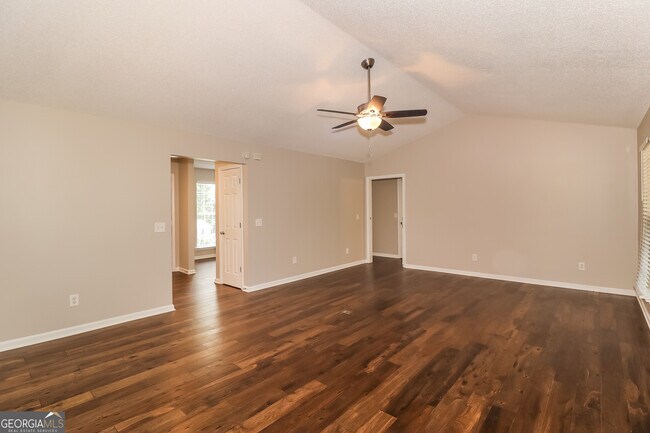 Building Photo - 4425 Bonneville Dr