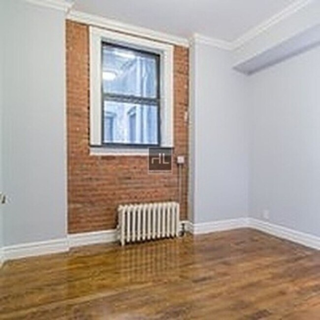 Building Photo - Clinton Street