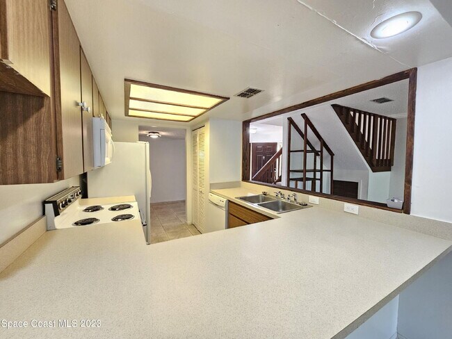 Building Photo - 8779 Cocoa Ct