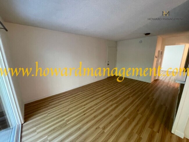 Foto del edificio - Bonus Den! Beautiful lower condo with large patio in Tara Hills, a resort style living complex!