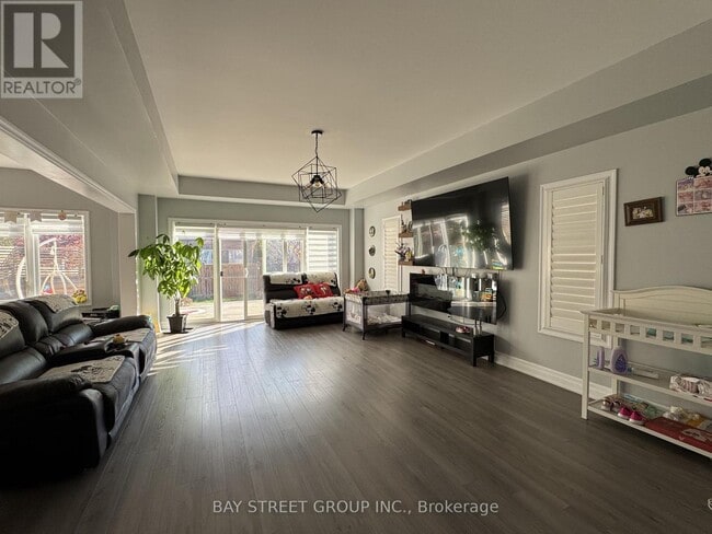 Building Photo - 51 Dominion Cres