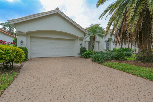 Building Photo - ***VINEYARDS POOL HOME***WONDERUL LOCATION...