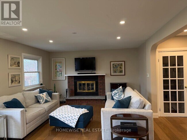 Building Photo - 15 Lakeview Ave