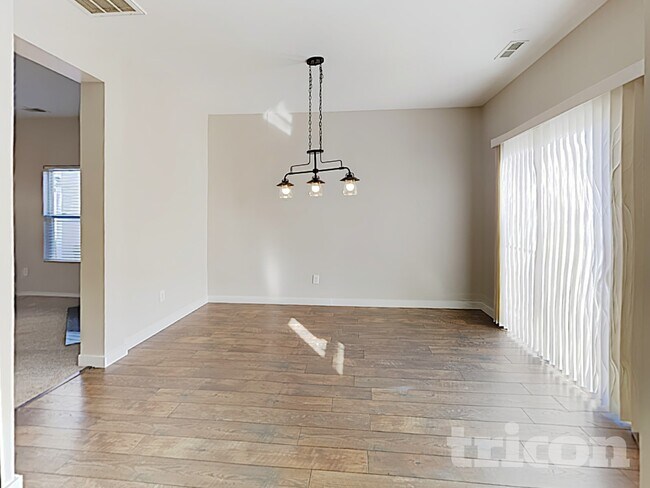 Foto del edificio - 8446 Ainsworth St