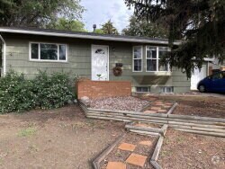 Building Photo - 1349 Bennett Ave