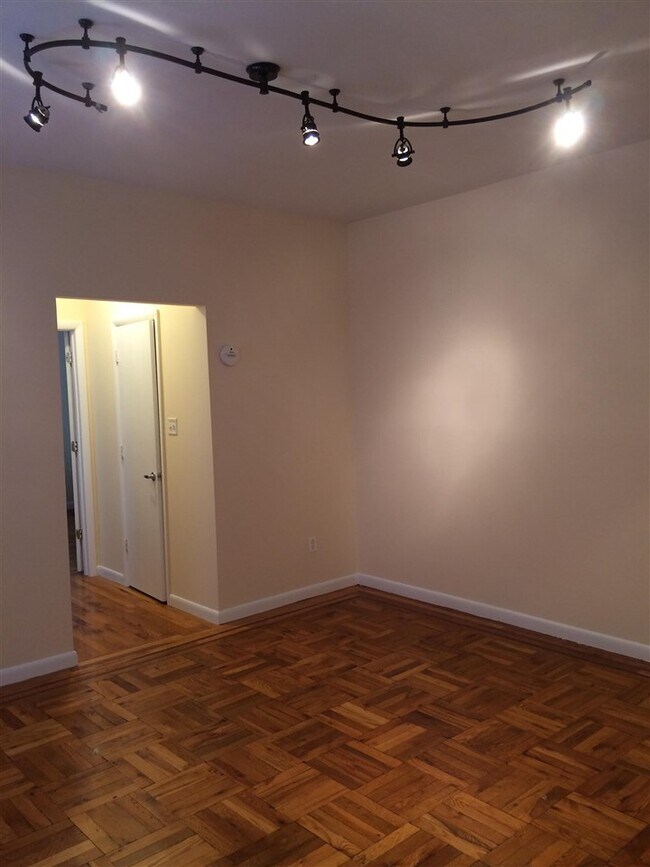 Foto del edificio - 9017 Bergenwood Ave