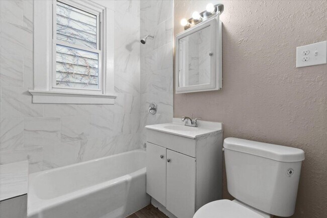 Foto del edificio - 4779 N 37th St