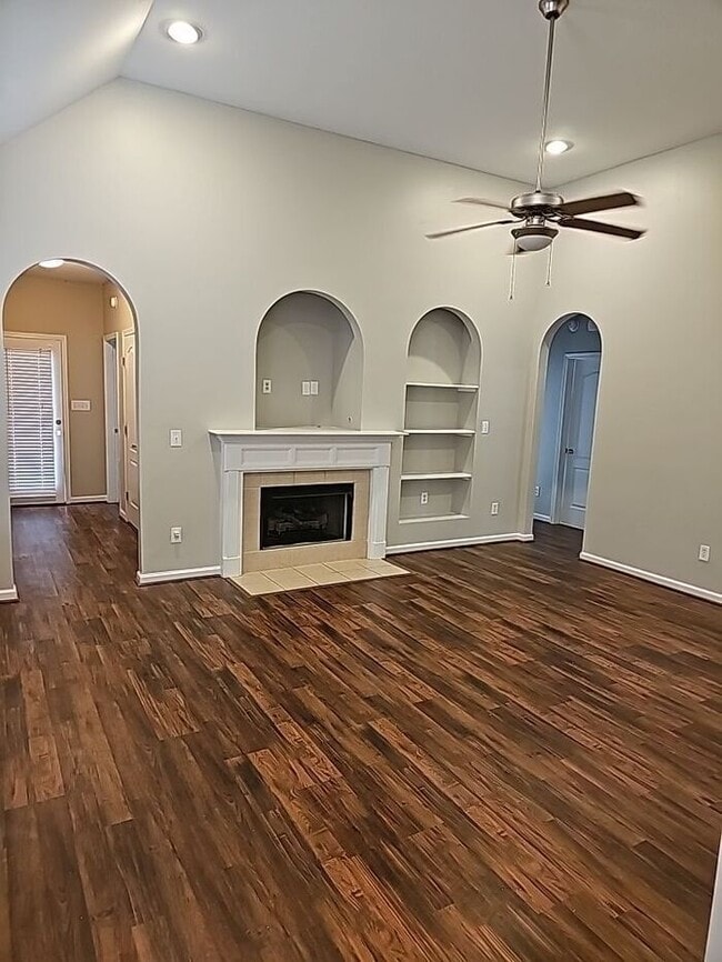 Building Photo - SELF TOUR NOW! - 5443 Azalea Trace, Trussv...