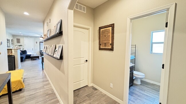 Foto del edificio - 2148 Honour Point Pl