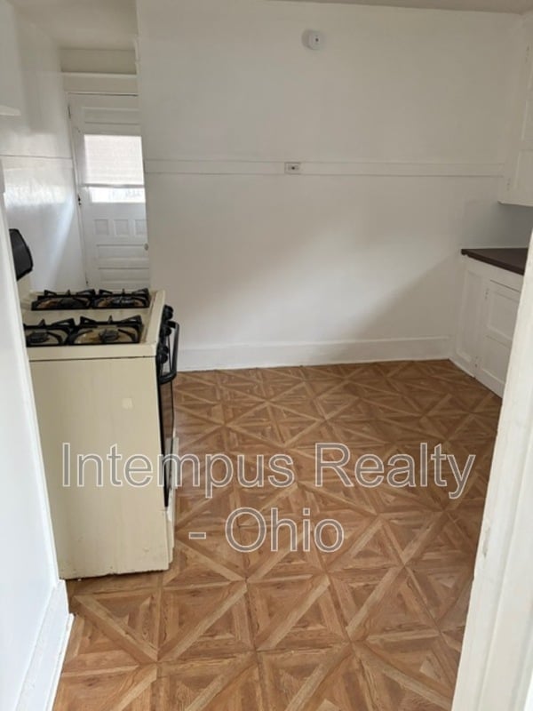 Foto del edificio - 54 Halls Heights Ave