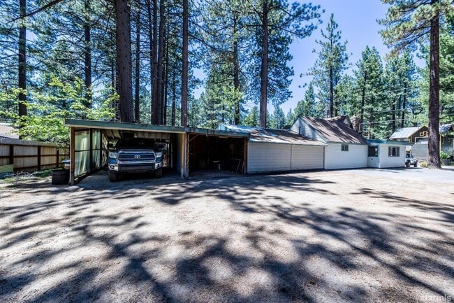 Building Photo - Large and Cozy 4BD for 8, home available f...