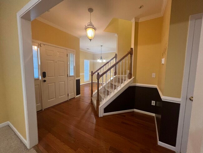 Building Photo - 565 Batty Way