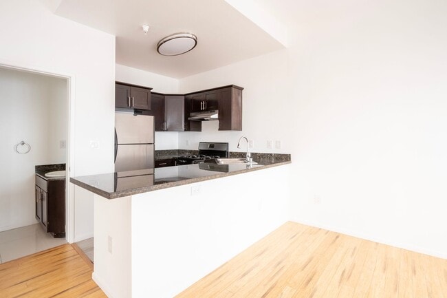 Building Photo - Kingsley 1752 LLC