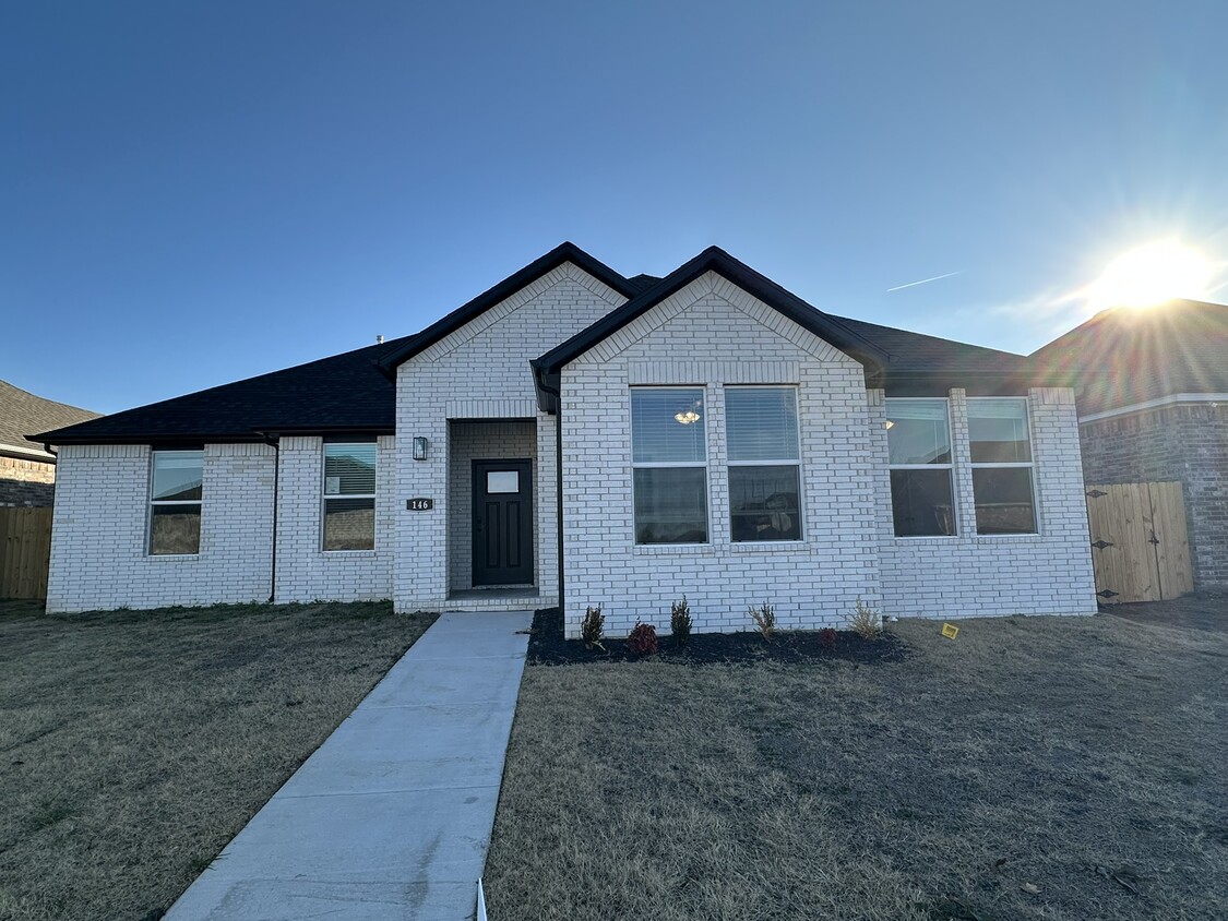 Primary Photo - Element Home (4BR/2B)