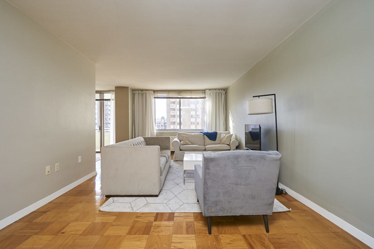 Foto principal - 3001 Veazey Terrace NW