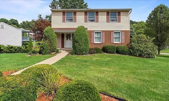 Charming Home! 4 Bedroom 2.5 Bathroom - Hopewell - Charming Home! 4 Bedroom 2.5 Bathroom - Hopewell