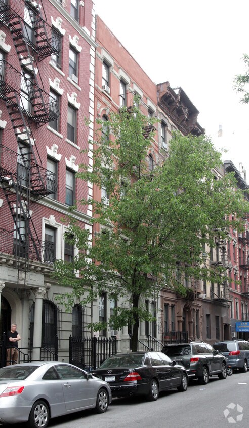 Building Photo - 342 E 13th St