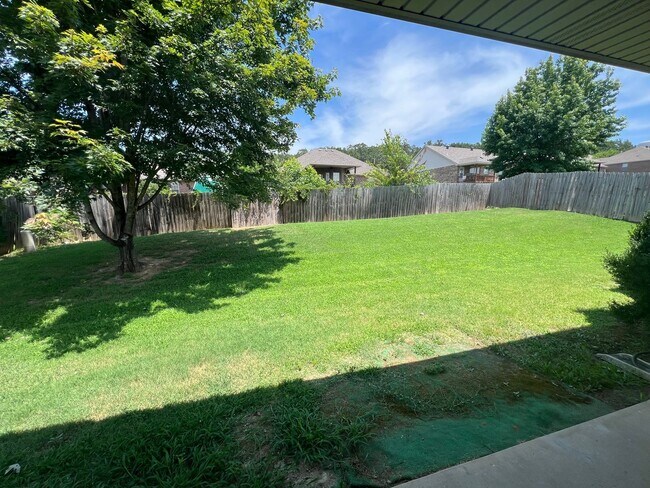 Building Photo - 4 Bed 2 Bath House in desired part of Van ...