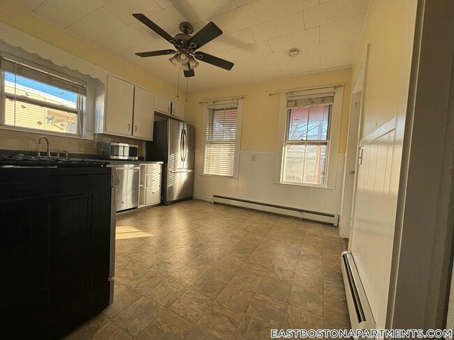 Building Photo - 33 Falcon St