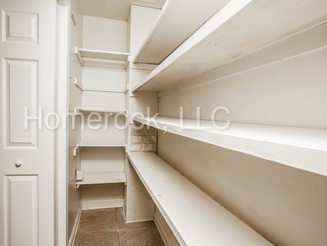 Building Photo - 4800 Brookwood Pl