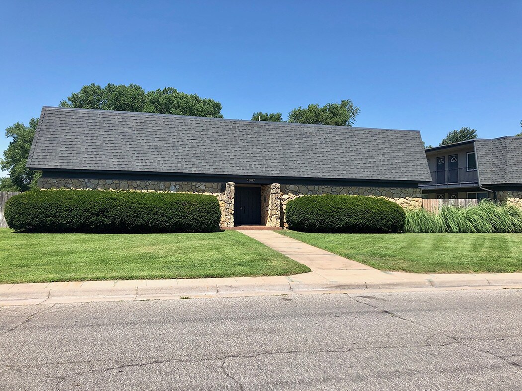 Foto principal - 3007-3009 Sierra Pkwy