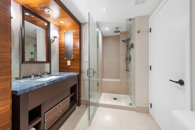 Foto del edificio - 6801 Collins Ave