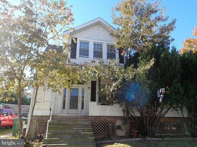 Building Photo - 2801 Louise Ave