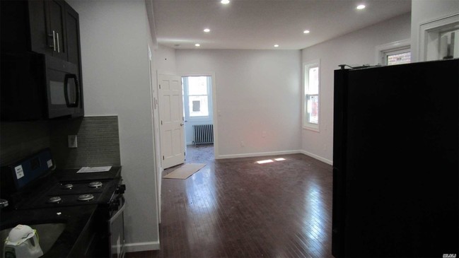 Building Photo - 357 Linwood St