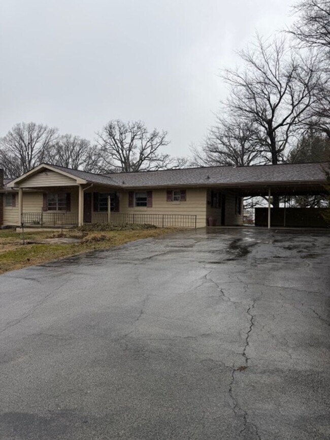 Building Photo - Maryville City  37801 - 3 bedroom, 2.5 bath home - Contact Debra Johnson (865) 591-8281
