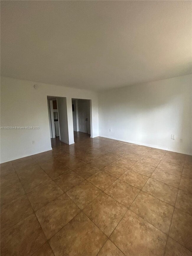 Foto del edificio - 6960 Miami Gardens Dr