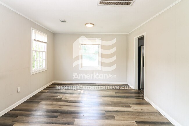 Foto del edificio - 239 Rutland Cir