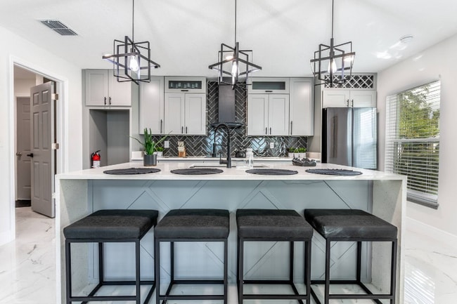 Building Photo - 1414 E Harding St