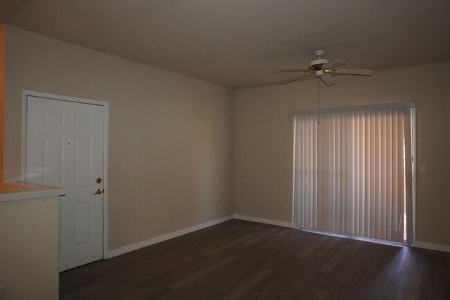 Building Photo - Must see 1 Bedroom Condo!