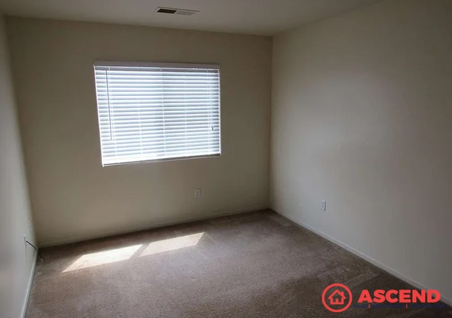 Building Photo - Large Two Story Home Near Golden Valley Hi...