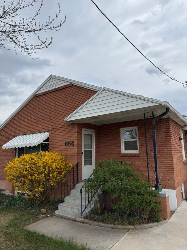 Building Photo - 856 N 300 W