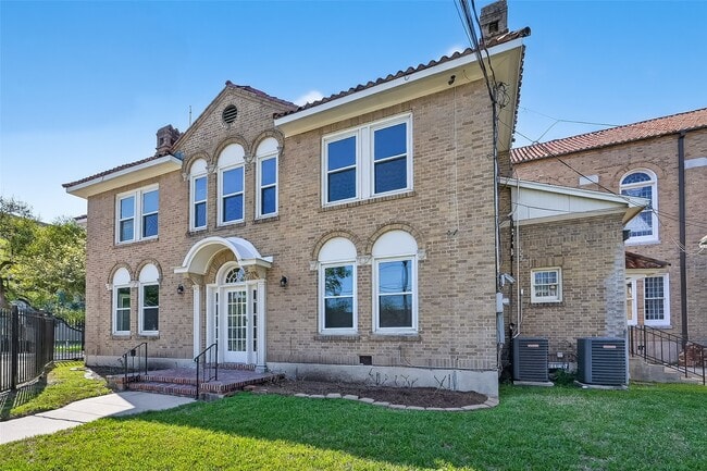 Building Photo - 3410 Austin St