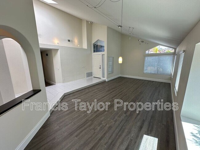 Foto del edificio - 4982 Wildwood Dr