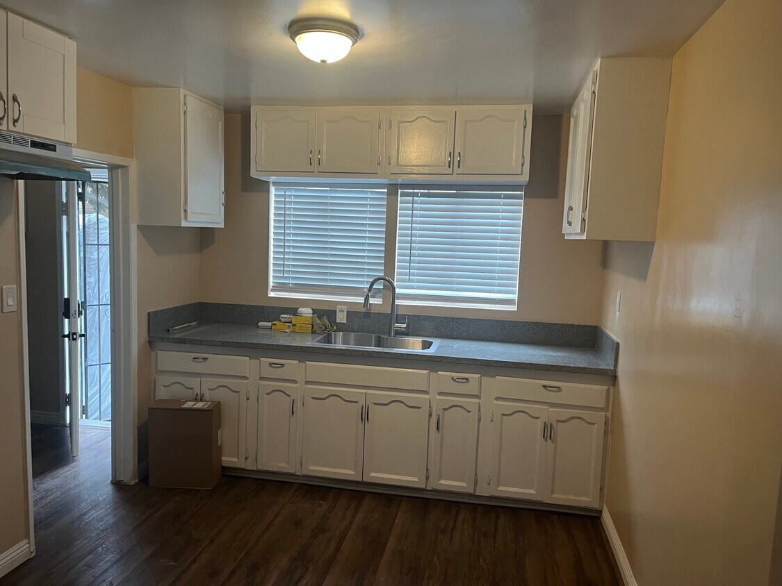 Photo - 1423 W 106th St (Los Angeles, CA)