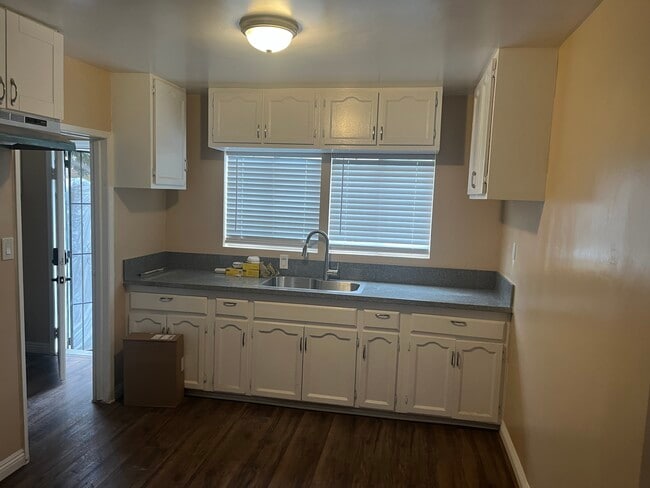 Photo - 1423 W 106th St House