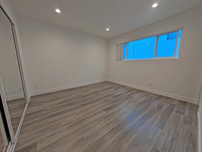 Foto del edificio - 739 N Sweetzer Ave