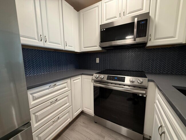 Building Photo - 950 S Kanner Hwy